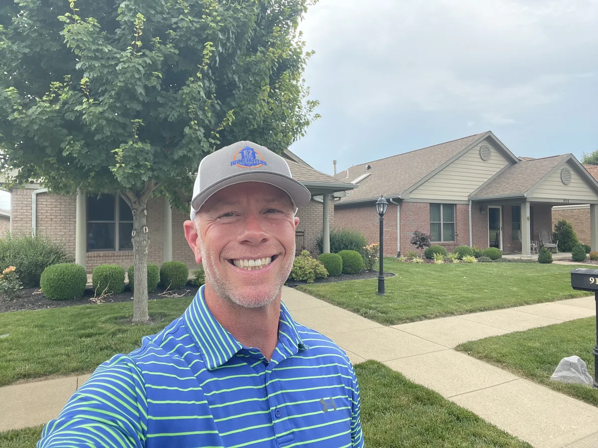 Cash home buyer purchasing house from a foreclosure seller in Dayton Ohio